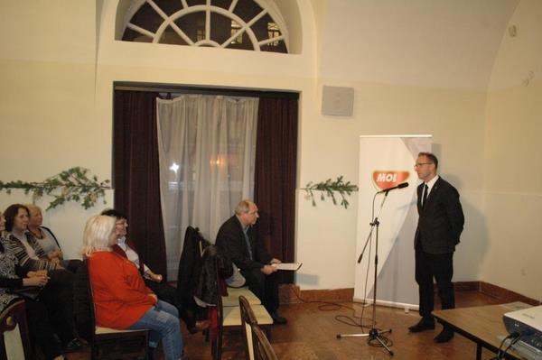 Tarnai Richárd kormánymegbízott elkötelezett szavakkal méltatta azt a munkát, amely az épített örökség anyagában való megőrzése és a jelenkor használati és technikai igényeinek biztosítása érdekében