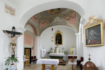 A tinnyei római katolikus templom külső megújítása után most befejeződött a szentély boltozatának restaurálása is.