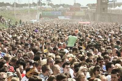 2010. Németország, Duisburg, Love Parade fesztivál. A bekerített területen a tömeg összesűrűsödött egy 300 méteres szűk alagútnál. 2.