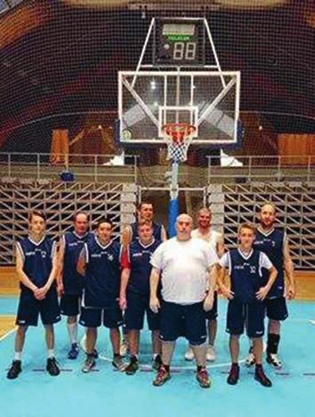 Felnőtt csapatunknak a Szekszárdi Városi Bajnokságban 4 győzelem mellett mindössze 1 vereséggel áll, mindeközben a Paksi Amatőr Kosárlabda Kupáról novemberben ezüstéremmel a nyakukban tértek haza.