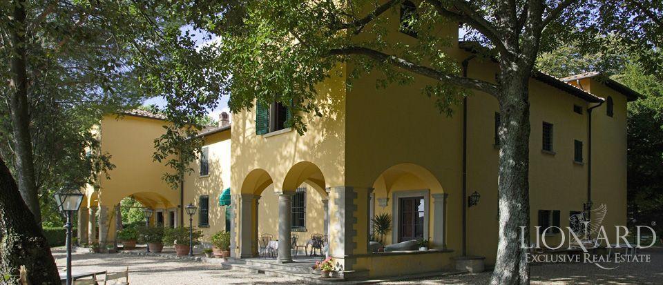 Lionard Luxury Real Estate Via dei Banchi, 6 - ang. Piazza S. Maria Novella 50123 Firenze Italia Tel. +39 055 0548100 Fax.