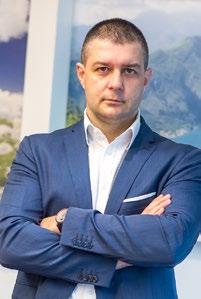 Poslovnu karijeru započela je kao pripravnik u Crnogorskom Telekomu 2003. godine, nakon čega je pokrivala brojna odgovorna mjesta u okviru Sektora tehnike.