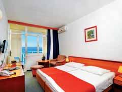 INGYENES, 7-12 éves korig 50%, ÉRKEZÉS: napi KAJO APARTMANOK 3* Fekvése: Omišban, 600 méterre a tengerparttól Strand: homokos (600 m) Apartmanok: légkondicionáltak, TV, hűtő, terasz vagy erkély,