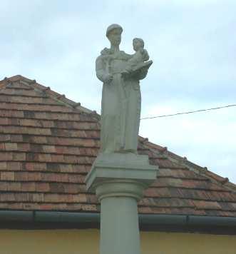 Szobor, képzőművészeti alkotás megnevezés cím hrsz Padovai Szent Antal-szobor Kossuth u. 45. 29/4 tsz: 3892, azonosító: 5111 előtt Története: A ház előtt Padovai Szt. Antal-szobor, barokk, 1737.