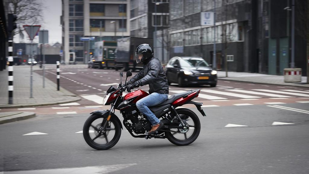 Motorozz szabadon. Motorozz könnyedén. Már több mint 60 éve építünk megbízható városi motorokat. Minden nap hozzád hasonló emberek százezrei bízzák magukat Yamahájukra a városi forgatagban.