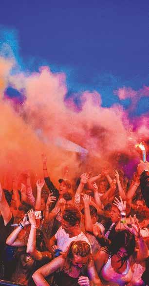 party-kultúra építését a fiatalok körében.