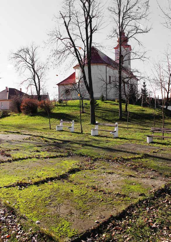 Faluközpont látképe (jobbra) TEMPLOMDOMB Erken a középületek szépen centrálisan a faluközpontba a templomdéli és nyugati oldalára csoportosulnak, helyet hagyva a templom mögötti parkosított