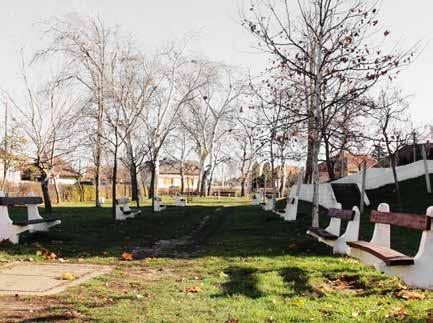 PARK A FALUKÖZPONTBAN A már többször is megemlített faluközpont értékét erősíti a templom körül kialakult park, és esetleg rendezvénytér.