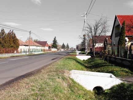 látható. Az utcára egy vagy kettő ablakot nyitottak meg. Nagymennyiségben találkozhatunk a már említett homlokzati téglaburkolattal is.