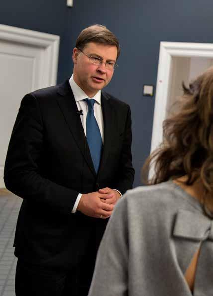 ALELNÖK Valdis Dombrovskis Euró és szociális