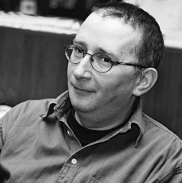 12 strana KNIŽNÁ REVUE 7. jún 2006 Cez humor hľadím na svet a komentujem ho Rozhovor s prozaikom a divadelníkom Karolom D. HORVÁTHOM Na fotografiách sa väčšinou objavujete s Tesco taškou.