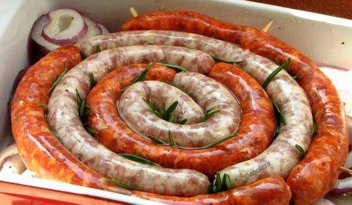Hurkát és kolbászt készítünk január 27-re. $14/Kg A rendeléseket január 15-ig lehet leadni az alábbi elérhetőségeken: Email: info@kossuthclub.ca, Telefon: 519.658.