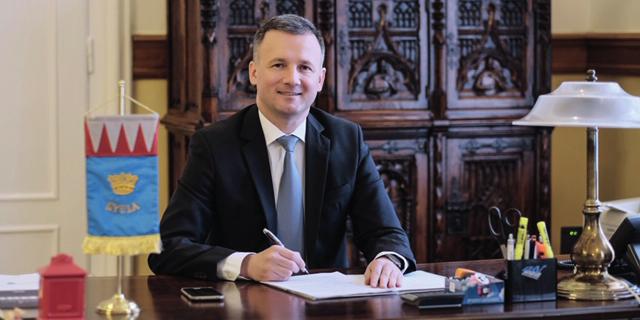 Tisztelt Hölgyeim és Uraim, kedves Vendégeink! Sok szeretettel köszöntöm Önöket Gyula Város Önkormányzata nevében a Magyar Gyermeknőgyógyász Társaság XXXVIII. Kongresszusán!