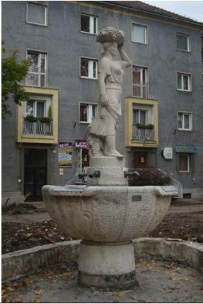 szökőkút kő 1957 Ságvári tér
