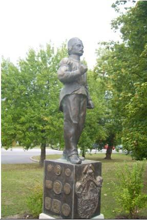 Bányász emlékmű beton Fő