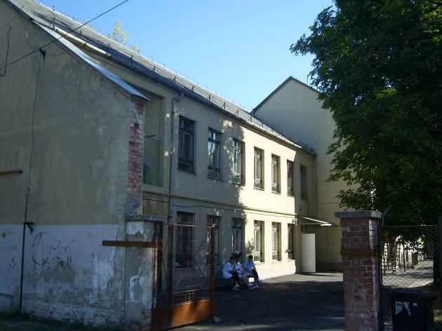 BEÉPÍTÉSI MÓD SZINTSZÁM TETŐ közösségi