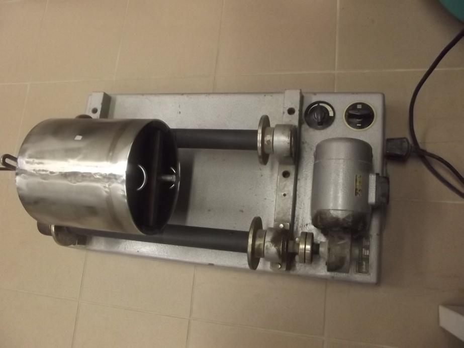 26. ábra Tanszéki golyósmalom kívülről koptatás közben A száraz mechanikai kísérletek után ellenőriztem a regenerálás sikerességét.