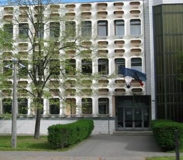 Esterházy Miklós Szakképző Iskolája és Kollégiuma Cím: 7200 Dombóvár, Pannónia u. 21. Tel: +36-74-466-725 Fax: +36-74-466-732 Email: titkarsag@esterhazy.szekszardiszc.