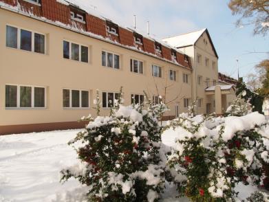 megtanulnak takarmányadagot összeállítani. Jártasak lesznek az állattartás gépeinek üzemeltetésében. Képessé válnak felismerni az állatbetegségek tüneteit.