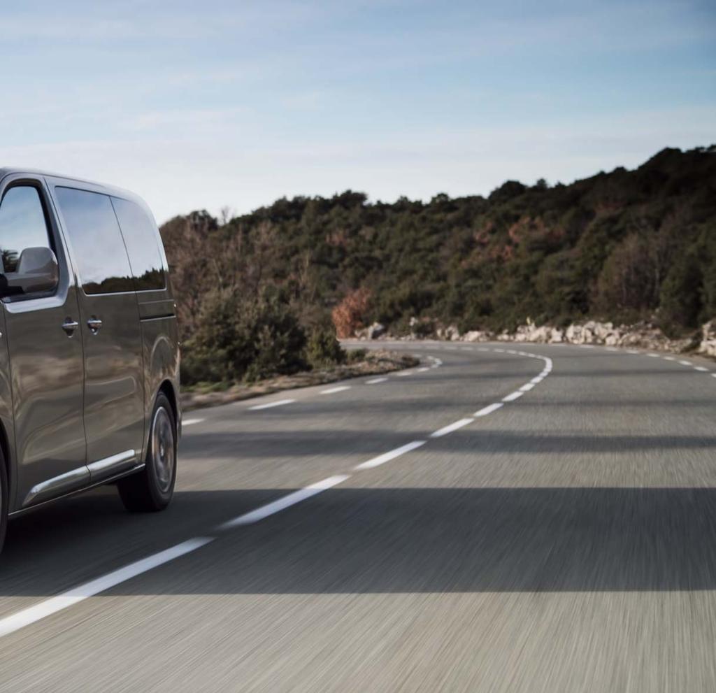 A hétköznapokban és a nyaralások alatt egyaránt ideális partnernek bizonyuló CITROËN SPACETOURER-rel a Grip Control jóvoltából minden terepen biztonsággal mozoghat.