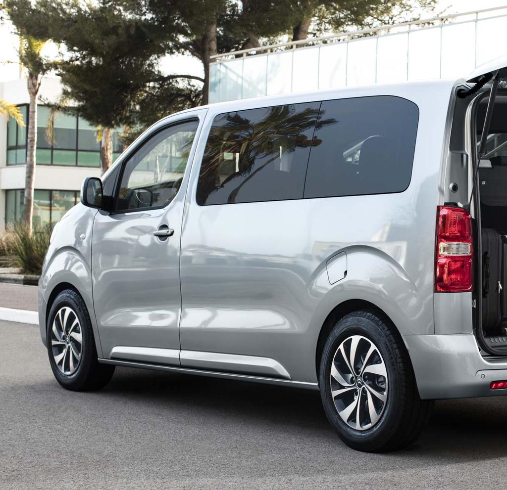 A sokoldalú és jól variálható CITROËN SPACETOURER BUSINESS kétféle változatban kapható. M méretben a 3. üléssor eltávolításával a csomagtartó 507 literesről 2228 literesre növelhető. Ha a 2.
