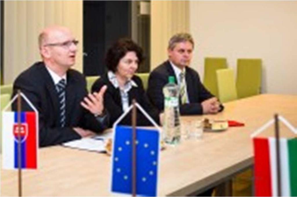 7.4.3 Študentská vedecká, odborná a umelecká činnosť Fakulta každoročne organizuje súťaž študentskej vedeckej, odbornej a umeleckej činnosti, ale vytvára aj priestor na prezentáciu výstav výtvarných
