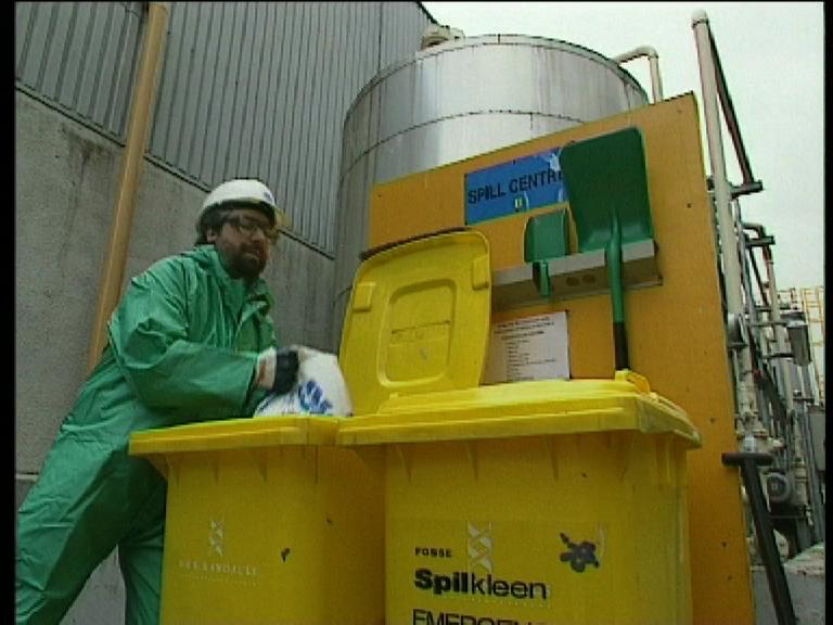 Tisztításra alkalmas oldószer Lapát