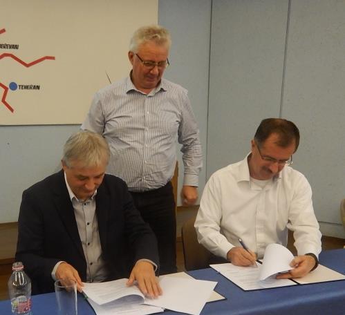 Végül Kovács Imre újra szót kért, és gratulált a társaság miniszteri szintű kitüntetettjeinek, további sikeres munkát kívánt nekik,