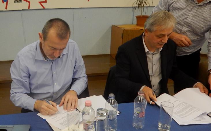 Utóbbi pedig a pulpitusra hívta Gubik Lászlót, aminek oka nem más volt, mint az, hogy a Záhony-Port Zrt.