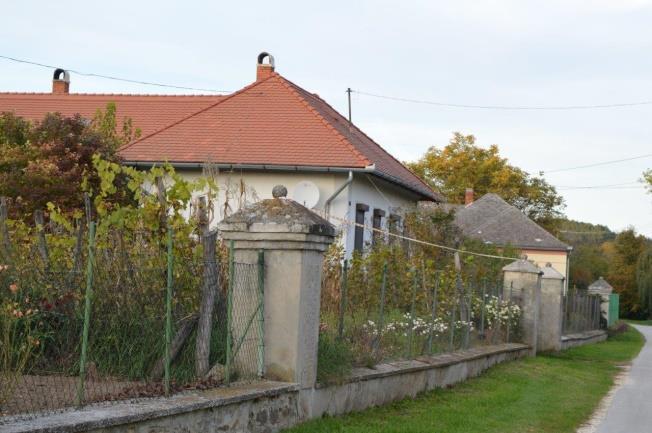 ellentétben a szépség nem szubjektív, nem részrehajló. Szép az, ami érdek nélkül tetszik, mondja Kant.