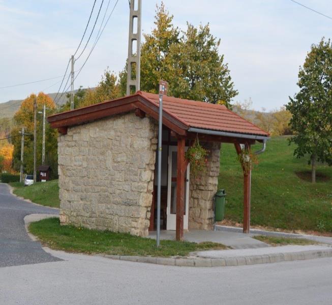 HOMLOKZATKÉPZÉS, ANYAGHASZNÁLAT Az épületeink burkolása, vakolatának színezése, megmunkálása mindig is kedvelt tulajdonosi eszköz volt.