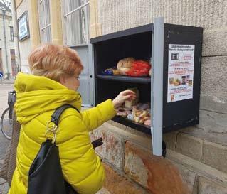 Budafokon, Rózsavölgyben és Halásztelken helyezték ki az elsőket. Ezekbe bárki tehet - természetesen nem romlandó - ételeket, és akinek szüksége van ezekre, kiveheti.