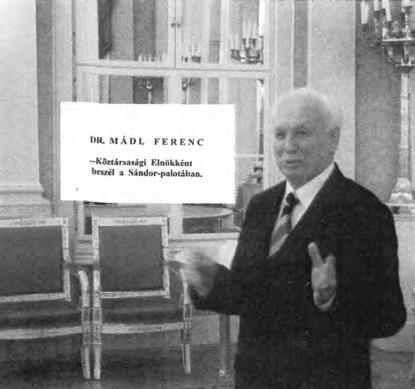 Varga Miklós Szemelvények a Veszprémi Lovassy és volt Piarista Gimnázium... (III.) sületünk képviselőinek részvétele mellett. Ebben az évben az akkor 70 évesen köztársasági elnökké választott prof.