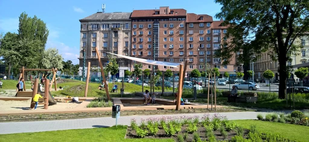 kérdéssel címzett plakát invitálta a környéken lakókat.