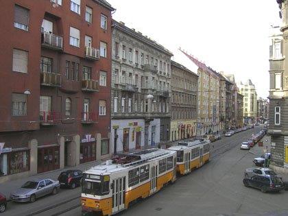 Rákóczi tér A XVIII. század végén keletkezett tér a kezdetektől fogva vásártérként is működött, erre utalnak korábbi nevei is, Borjú piac (Kalber Markt), Borjú tér (Kalber Plazt).