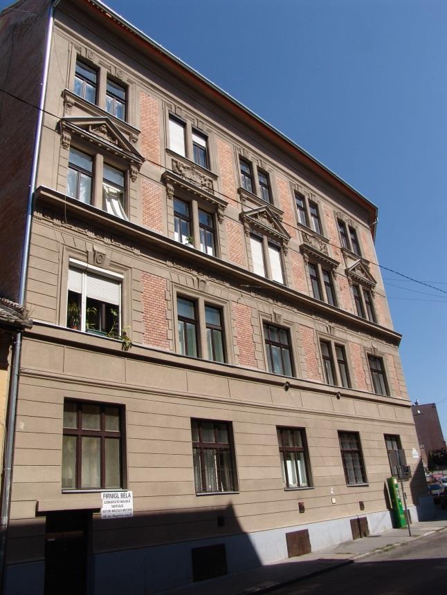 - A homlokzat festésekor nagyon fontos szempont, hogy a szomszédos épületekkel ne legyen azonos a színhasználat.