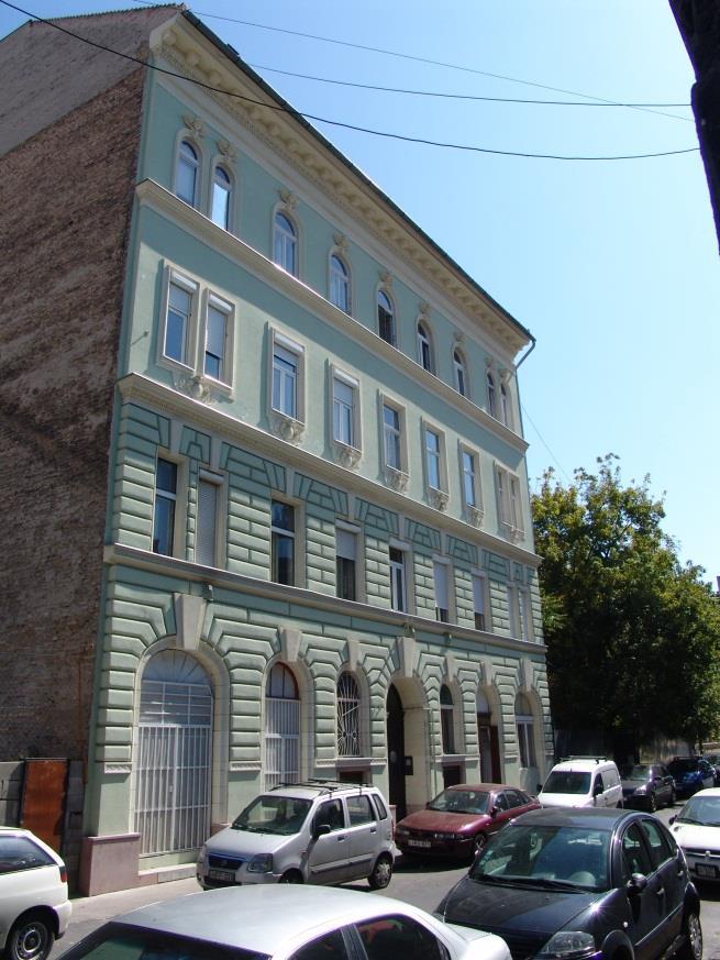 - Utólagos homlokzati hőszigetelés lehetséges, de az eredeti épületdíszeket helyre kell állítani.