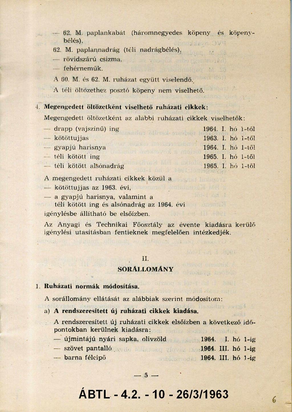 62. M. paplankabát (három negyedes köpeny és köpeny bélés), 62. M. paplan n ad rág (téli nadrágbélés), rövidszárú csizma. fehérnem űk. A 60. M. és 62. M. ruházat együtt viselendő.