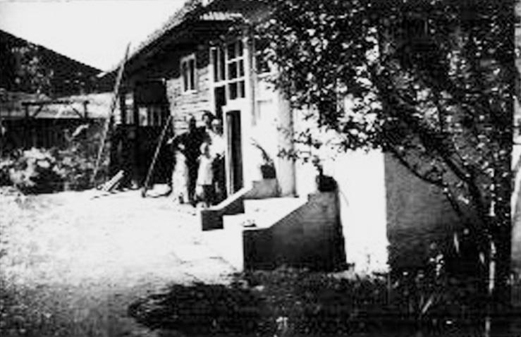 7. Összegzés, következtetések I14. (1960-as évek)... másik képpel. Hát ötvenbe vásároltunk, mi onnan Fëlszegről lekőtöztünk, me vásároltunk ëgy telket, itt a Temető utcába.
