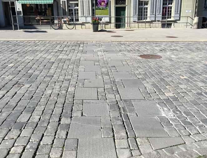 A rövid távon egyértelműen nagyon gazdaságos hagyományos burkolási eljárás esetén a kövező kockákat zuzalékból, homokból vagy gyenge homok és cement keverékéből készült ágyazatra fektetjük, majd a