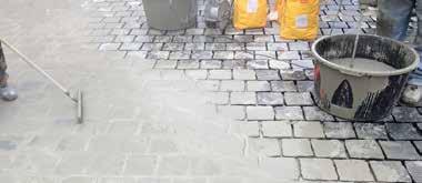 A Sika FastFix anyagok alkalmazásával a kivitelezési idő, és ezzel együtt a forgalomtól való elzárás ideje lényegesen csökkenthető, legyen szó teljes egybefüggő területek burkolásáról, vagy csak