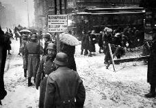 A gettó bezárása Ringelblum Archívumának megtalálása (1946) magukat a németekre. Megakadályoznak minden blokádot.
