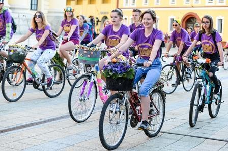 A győztes virágkocsiról idén is a közönség dönthetett, a győztes művészeti csoportot pedig a zsűri választotta ki.