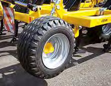 A kapák közötti távolság 80 cm, osztás 31 cm A Fenix karos, vonószemes vagy K80-as vontatását traktor végzi A váz 86 cm-es áthaladási magassága nagy mennyiségű szalma és más visszamaradt növényi rész