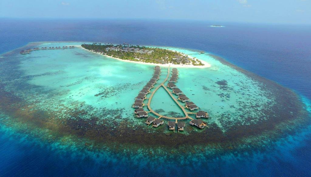 1 AMARI HAVODDA 4,5 csillagos, Gaafu-Dhaalu atoll, Malétól, 60 perc belső repülőjárattal, majd hajóval + 15 perc. A sziget mérete: 280 m x 800 m, housereef:150-200 m.