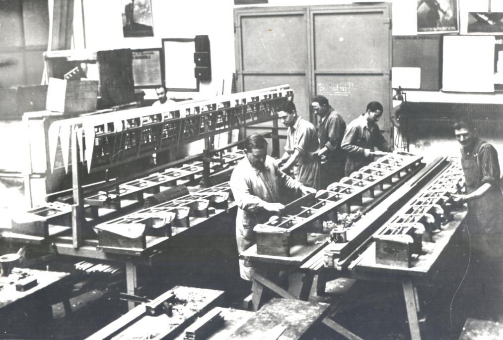 A hazai gyártást 1941. július 14-én rendelték meg egy átfogó szerződés keretében. A Weihe gyártására azonban már jóval korábban tettek kezdeti lépéseket.