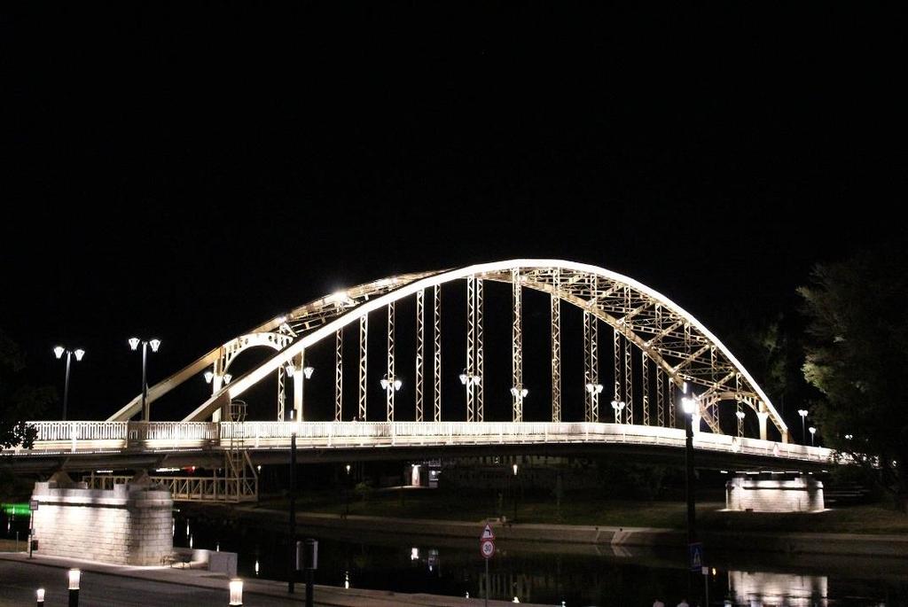 3./ Győri Mosoni-Duna feletti Kossuth híd Belváros és Révfalu városrészek közötti a Mosoni Duna feletti híd építése 1926-1928; újjáépítése 1949-1950, míg az átépítés 1980-1982-ben történt.