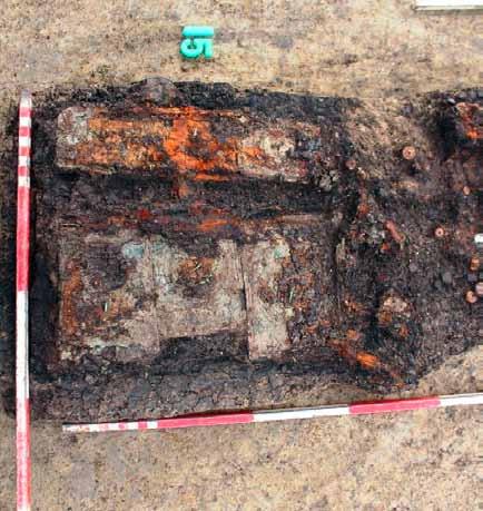 A Herman Ottó Múzeum régészeti kutatásai 2014-ben 151 6. kép. Bronzveretes faládika a 107 síros szarmata temetőből (Bükkábrány-Bánya, XI. lelőhely) Fig. 6. A wooden box with bronze coveringplates from a Sarmatian cemetery with 107 graves from Bükkábrány-Bánya XI site különböztek.