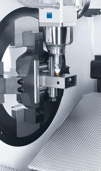 Automatizálás LoadMaster Tube 33 A TruLaser Tube 7000-es gépünk munkadarabtára csaknem 4 tonna anyag befogadására képes, valamint automatikusan ellenőrzi és adagolja a csöveket.