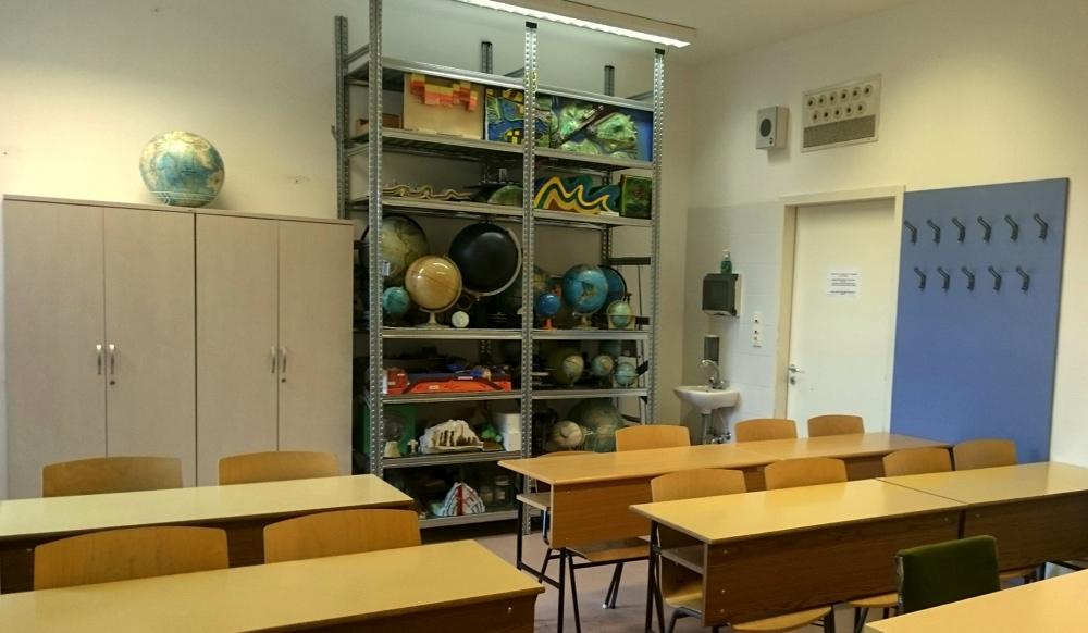 földrajztanárnak készül(t), minimális a lemorzsolódás (e képzési típus bevezetése óta alig 5 fő).